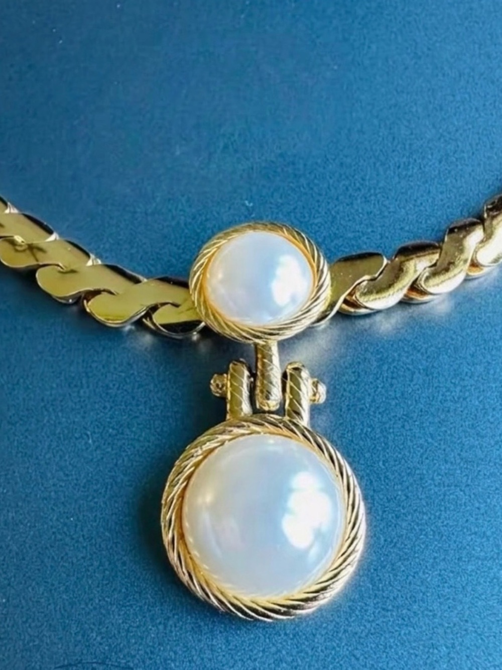 VTG Anne Klein Chunky Gold Tone Faux Pearl Drop Runway Statement Necklace - Picture 4 of 7